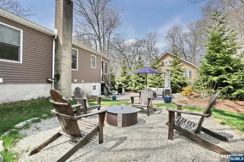 10 Hillside Road Ringwood NJ 07456