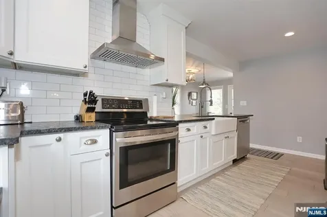 10 Hillside Road Ringwood NJ 07456