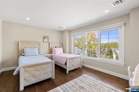 856 Spring Valley Road Maywood NJ 07607