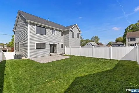 856 Spring Valley Road Maywood NJ 07607
