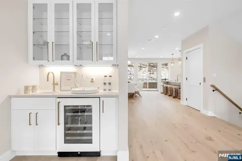 188 Broadway Woodcliff Lake NJ 07677