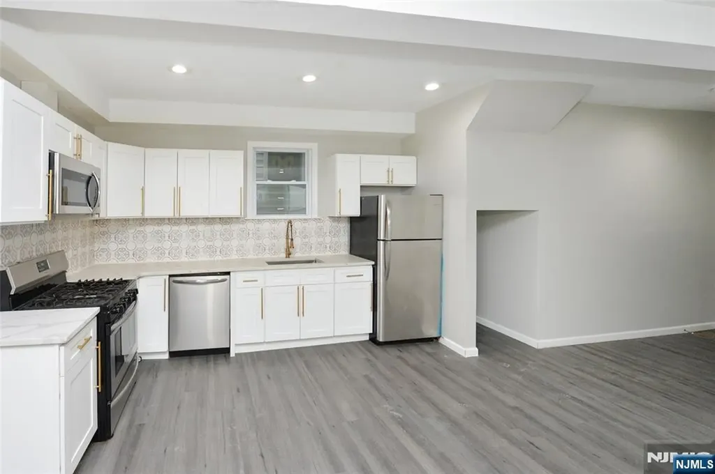 23 Bayview Avenue Jersey City NJ 07305