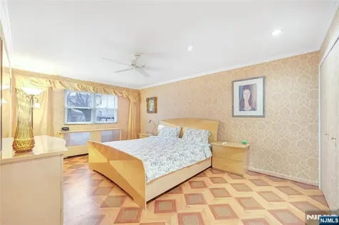 201 Oakdene Place Cliffside Park NJ 07010