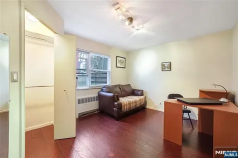 201 Oakdene Place Cliffside Park NJ 07010
