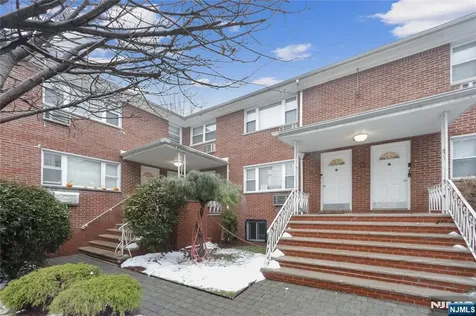201 Oakdene Place Cliffside Park NJ 07010