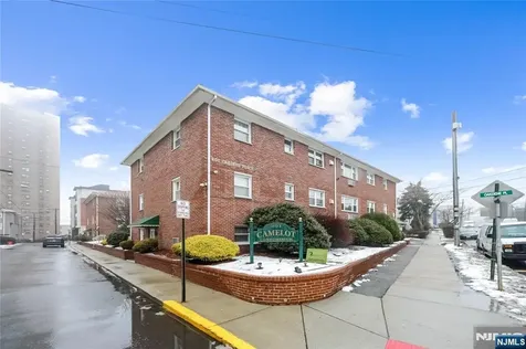 201 Oakdene Place Cliffside Park NJ 07010