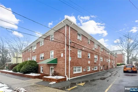201 Oakdene Place Cliffside Park NJ 07010