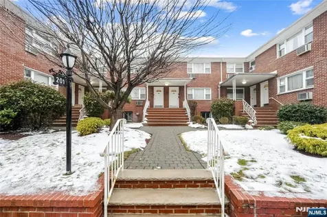 201 Oakdene Place Cliffside Park NJ 07010