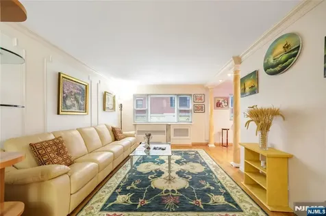 201 Oakdene Place Cliffside Park NJ 07010