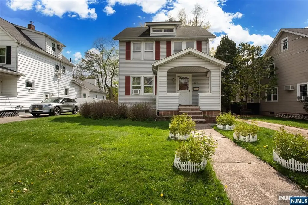 582 Center Avenue River Edge NJ 07661
