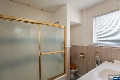 582 Center Avenue River Edge NJ 07661