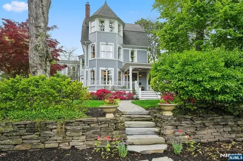 378 Park Street Montclair NJ 07043