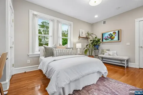 378 Park Street Montclair NJ 07043