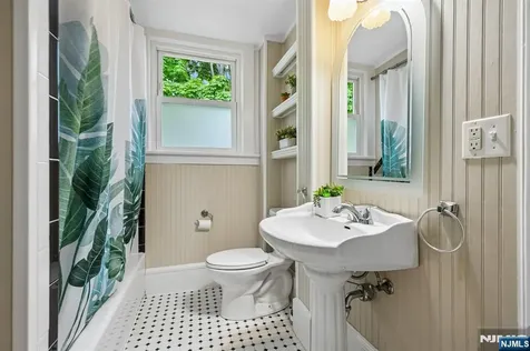 378 Park Street Montclair NJ 07043