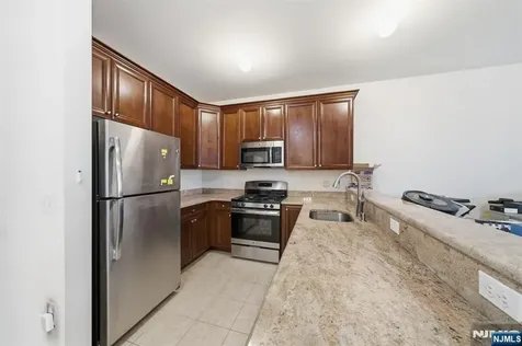 3120 Cory Lane Elmwood Park NJ 07407