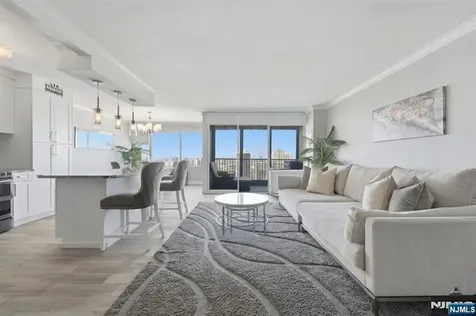 6 Horizon Fort Lee NJ 07024