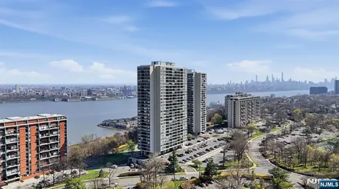 6 Horizon Fort Lee NJ 07024