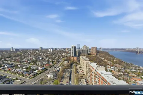 6 Horizon Fort Lee NJ 07024