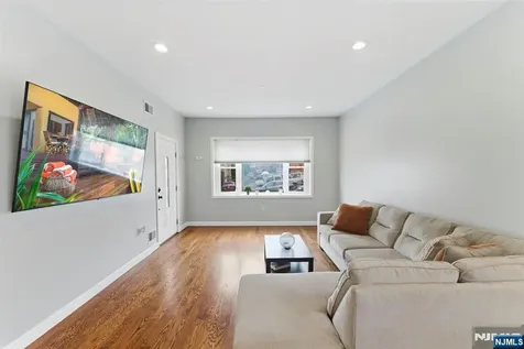 554 Kingsland Avenue Lyndhurst NJ 07071