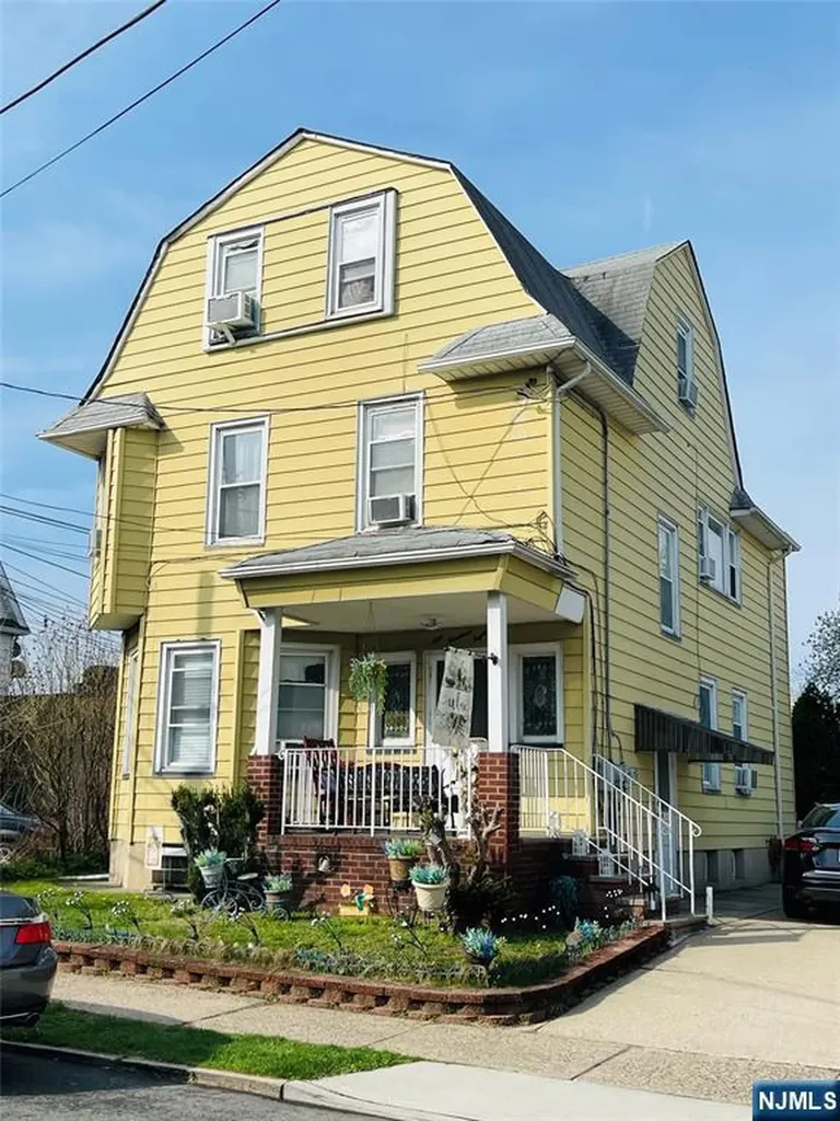 108 Bellevue Avenue Elmwood Park NJ 07407