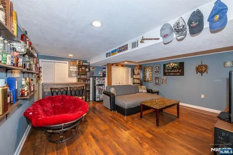 8 Sherbone Place Sayreville NJ 08872