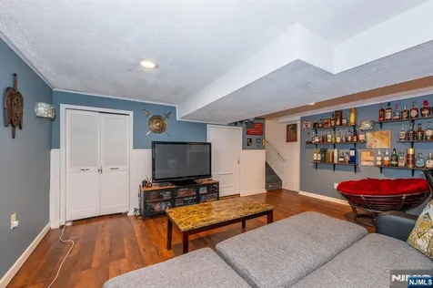 8 Sherbone Place Sayreville NJ 08872
