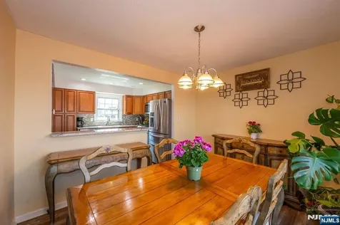 8 Sherbone Place Sayreville NJ 08872