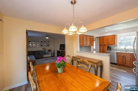 8 Sherbone Place Sayreville NJ 08872