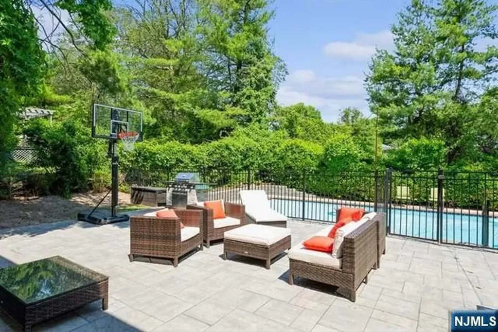 437 Summit Street Englewood Cliffs NJ 07632