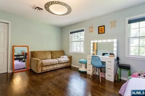 437 Summit Street Englewood Cliffs NJ 07632