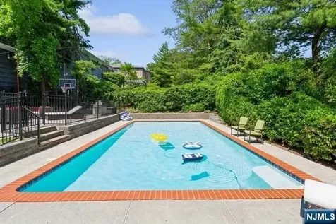 437 Summit Street Englewood Cliffs NJ 07632