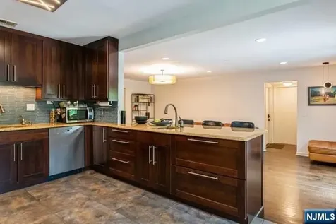 437 Summit Street Englewood Cliffs NJ 07632
