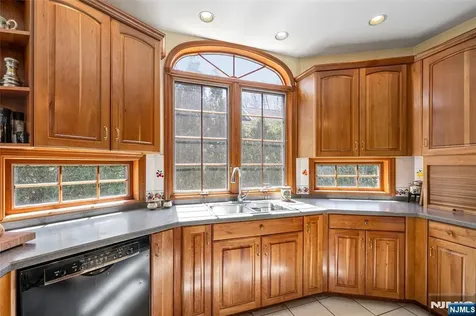 133 N Pleasant Avenue Ridgewood NJ 07450