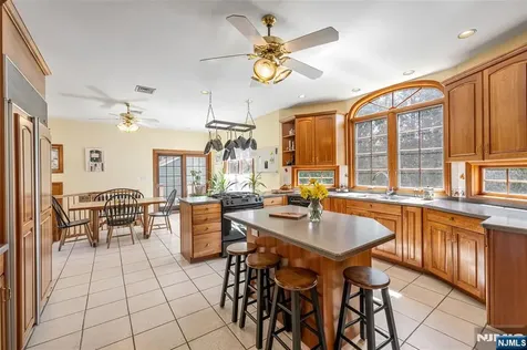 133 N Pleasant Avenue Ridgewood NJ 07450