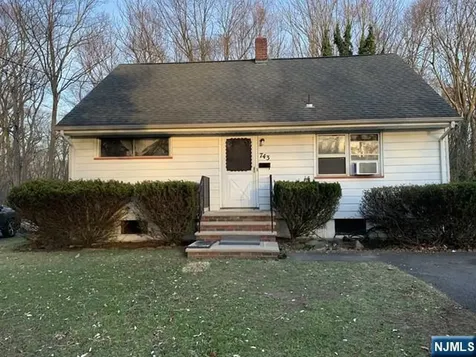 743 Newcomb Road Ridgewood NJ 07450