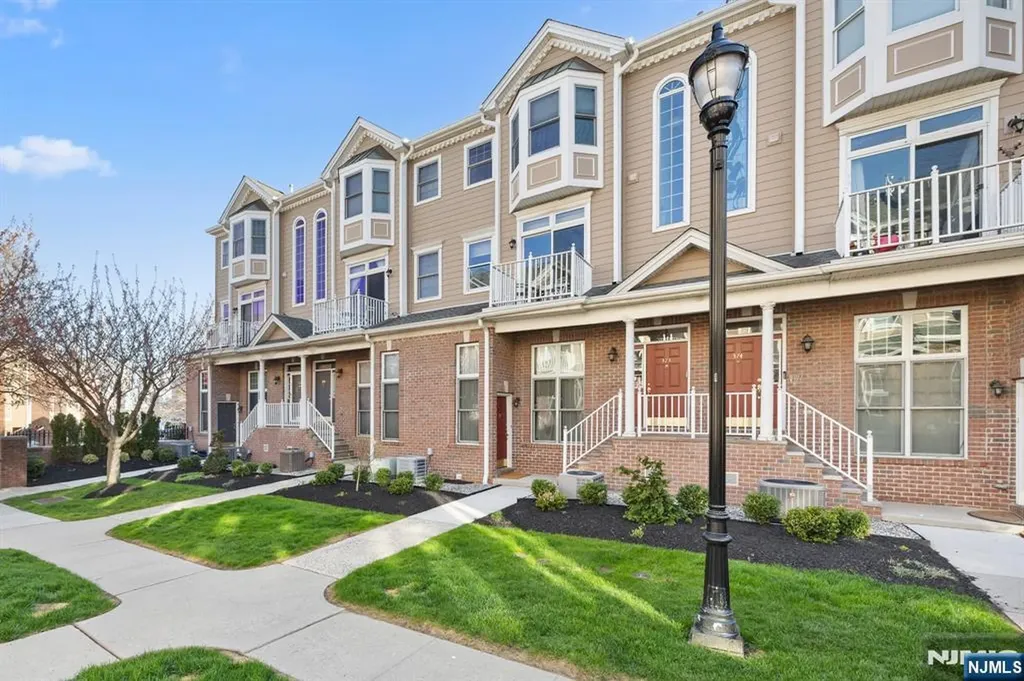 373 Kingston Court West New York NJ 07093