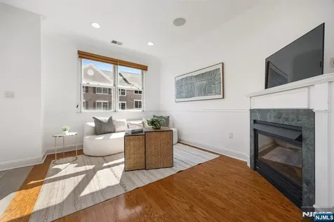 373 Kingston Court West New York NJ 07093