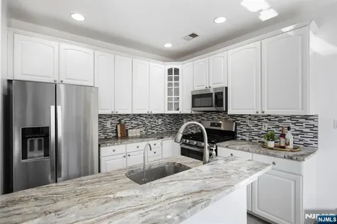 373 Kingston Court West New York NJ 07093