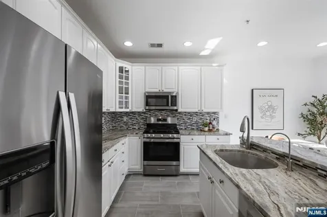 373 Kingston Court West New York NJ 07093
