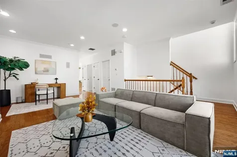 373 Kingston Court West New York NJ 07093