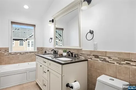 373 Kingston Court West New York NJ 07093