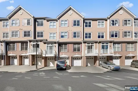 373 Kingston Court West New York NJ 07093