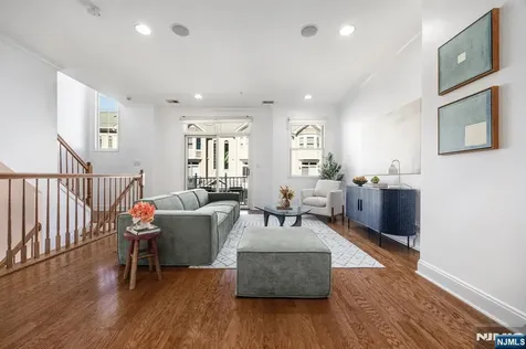 373 Kingston Court West New York NJ 07093