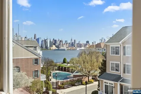 373 Kingston Court West New York NJ 07093