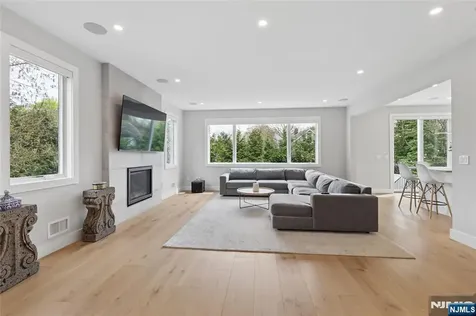 34 Merrifield Way Cresskill NJ 07626