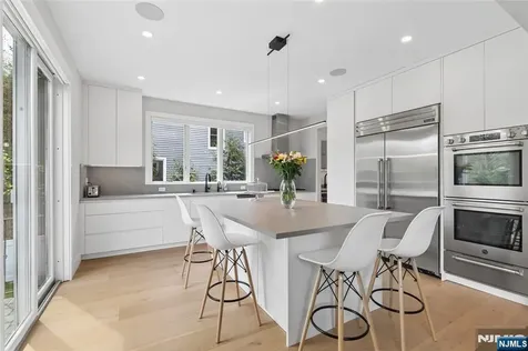 34 Merrifield Way Cresskill NJ 07626