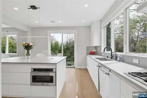 34 Merrifield Way Cresskill NJ 07626