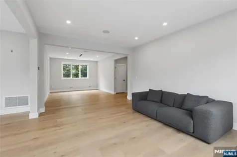 34 Merrifield Way Cresskill NJ 07626