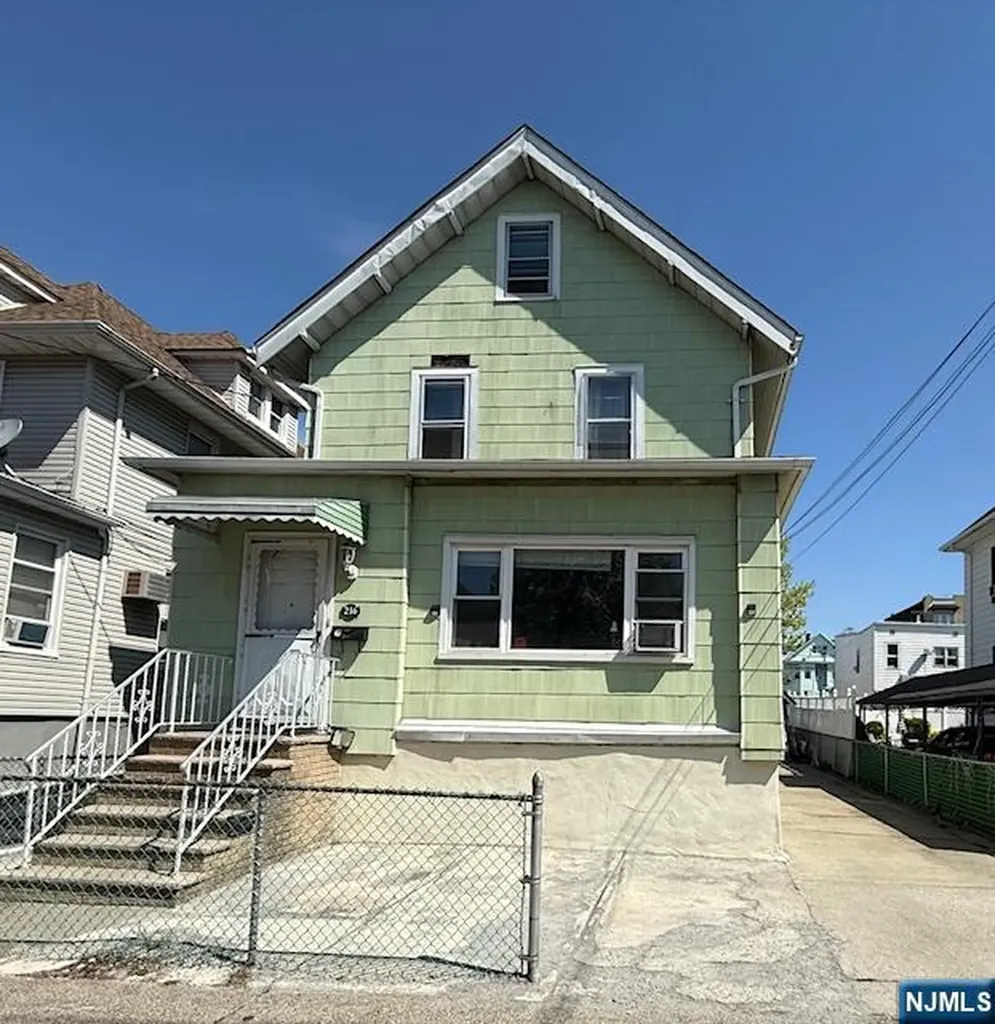 216 74th Street North Bergen NJ 07047