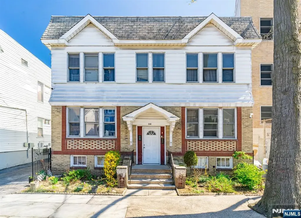 318 Ellery Avenue Newark NJ 07106